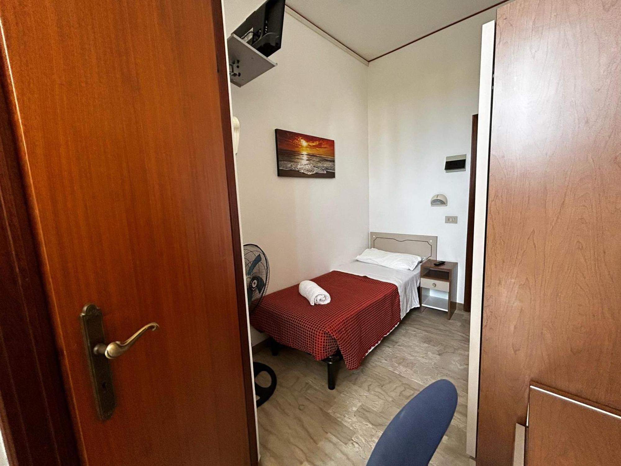 Anny Hotell Rimini Eksteriør bilde